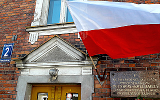 W Olsztynie pierwszą polską chorągiew zawiesili kolejarze